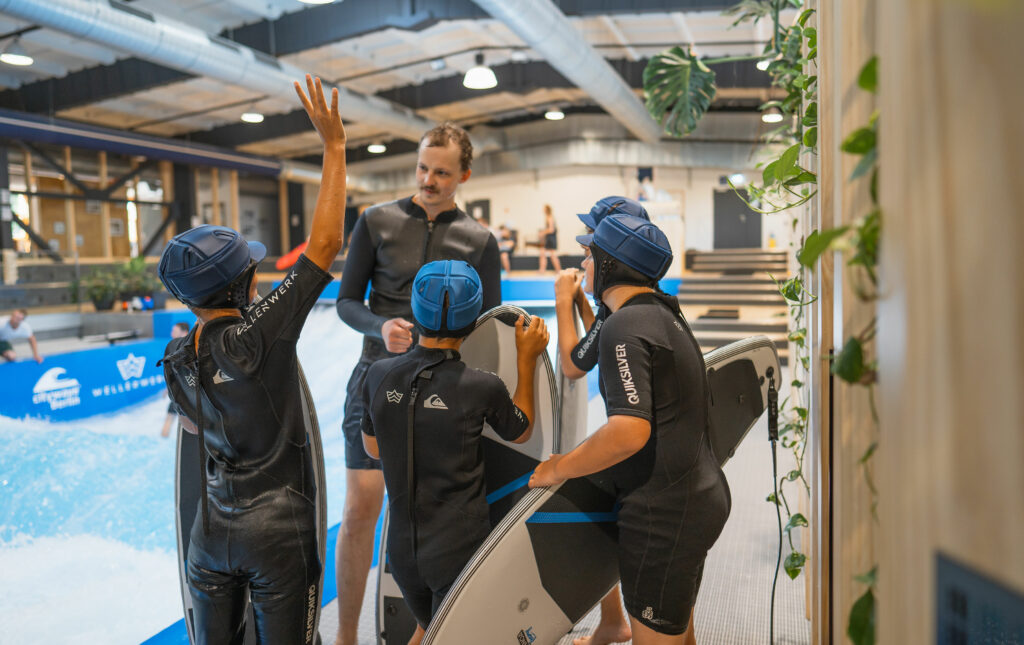 kids during the surf camp at Wellenwerk Berlin