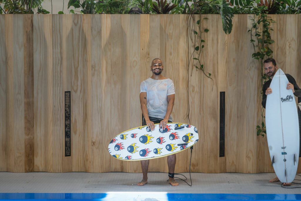 Surfer mit Surfboard