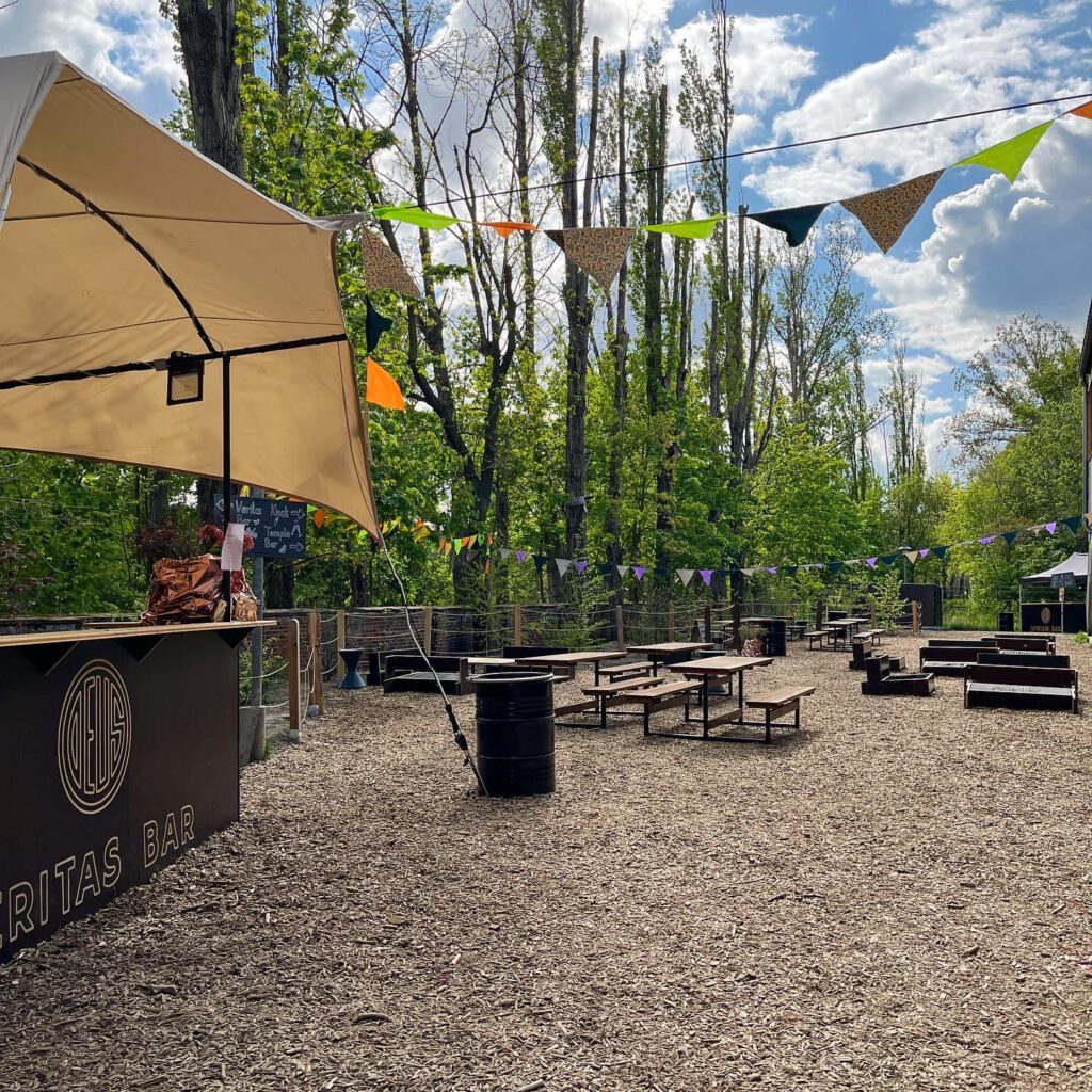 Der 1.400qm große Biergarten in Berlin-Lichtenberg