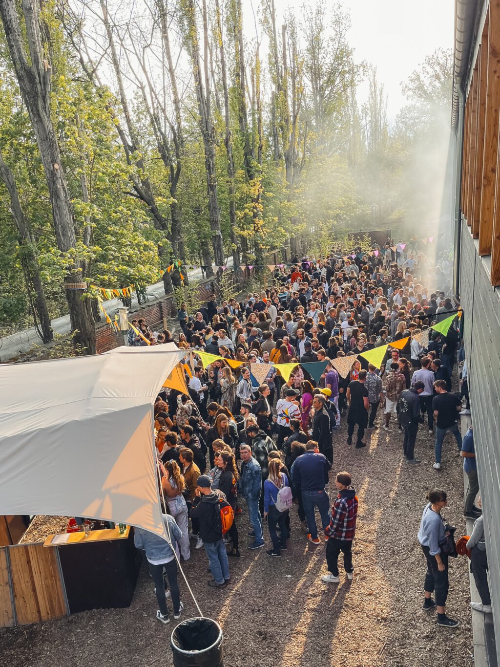 Free Beergarden Open Air Wellenwerk Indoor Surfen in Berlin