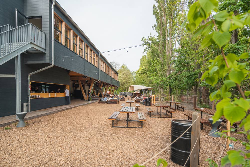 Biergarten im Wellenwerk Berlin bei einer Firmenfeier