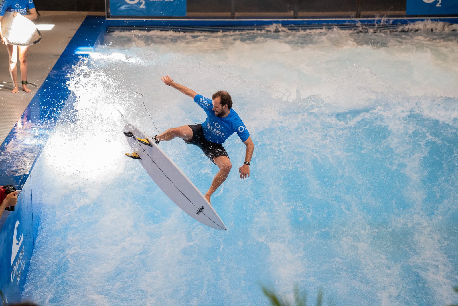 Air beim Berlin-Stopp der o2 SURF MASTERS 2026 im Wellenwerk