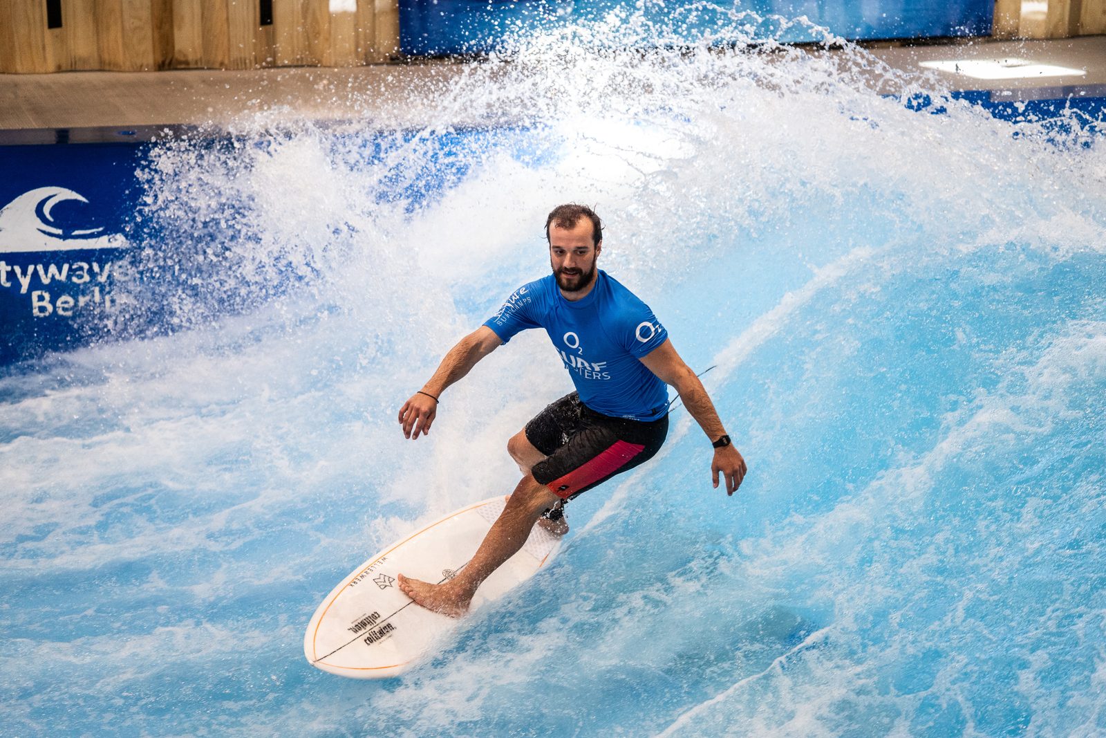 Heimsieger Hannes Mosch auf der citywave beim Berlin-Stopp der o2 SURF MASTERS 2026