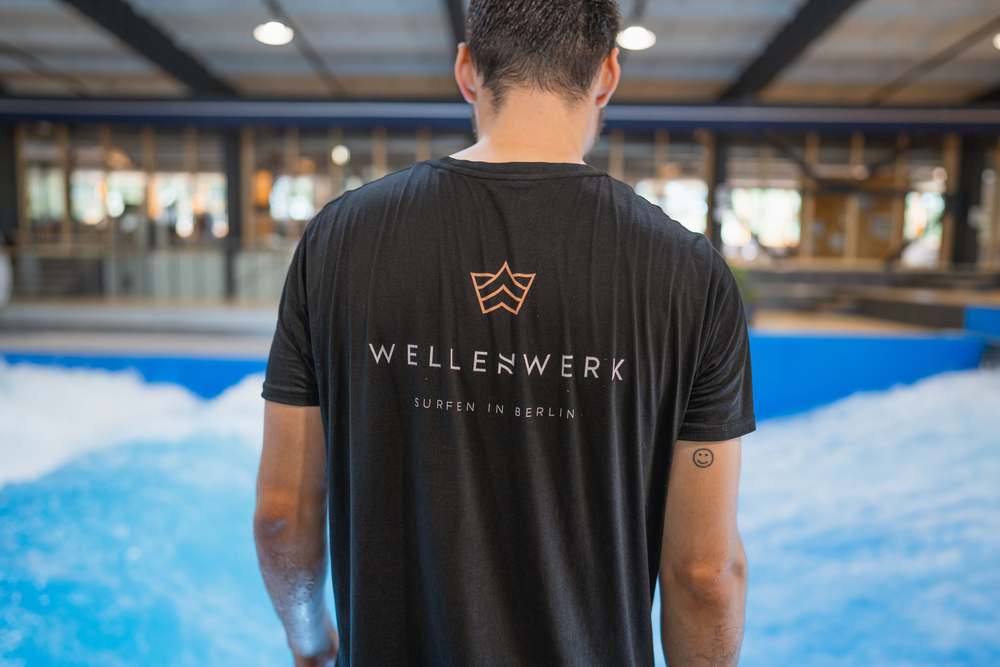 Wellenwerk-Crew-Shirt: Surfen in Berlin